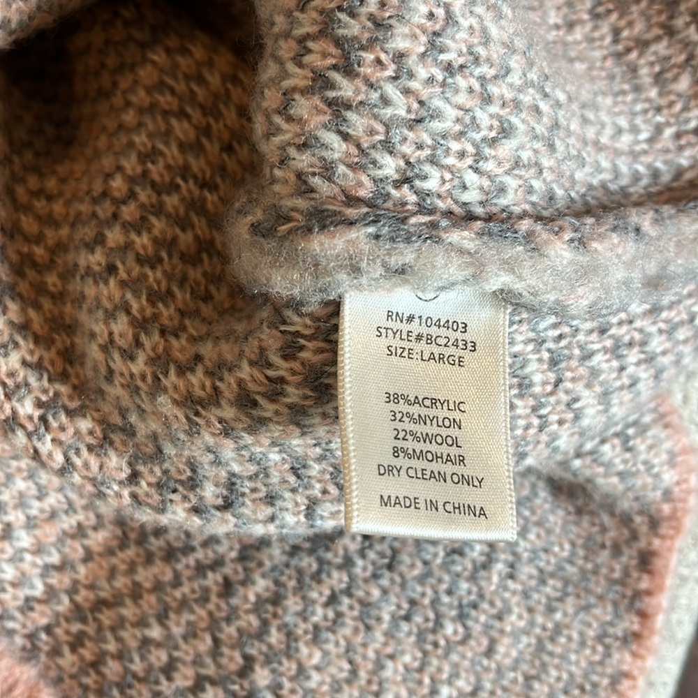 J.O.A. Pink and Gray Crew Neck Sweater - Picture 5 of 5